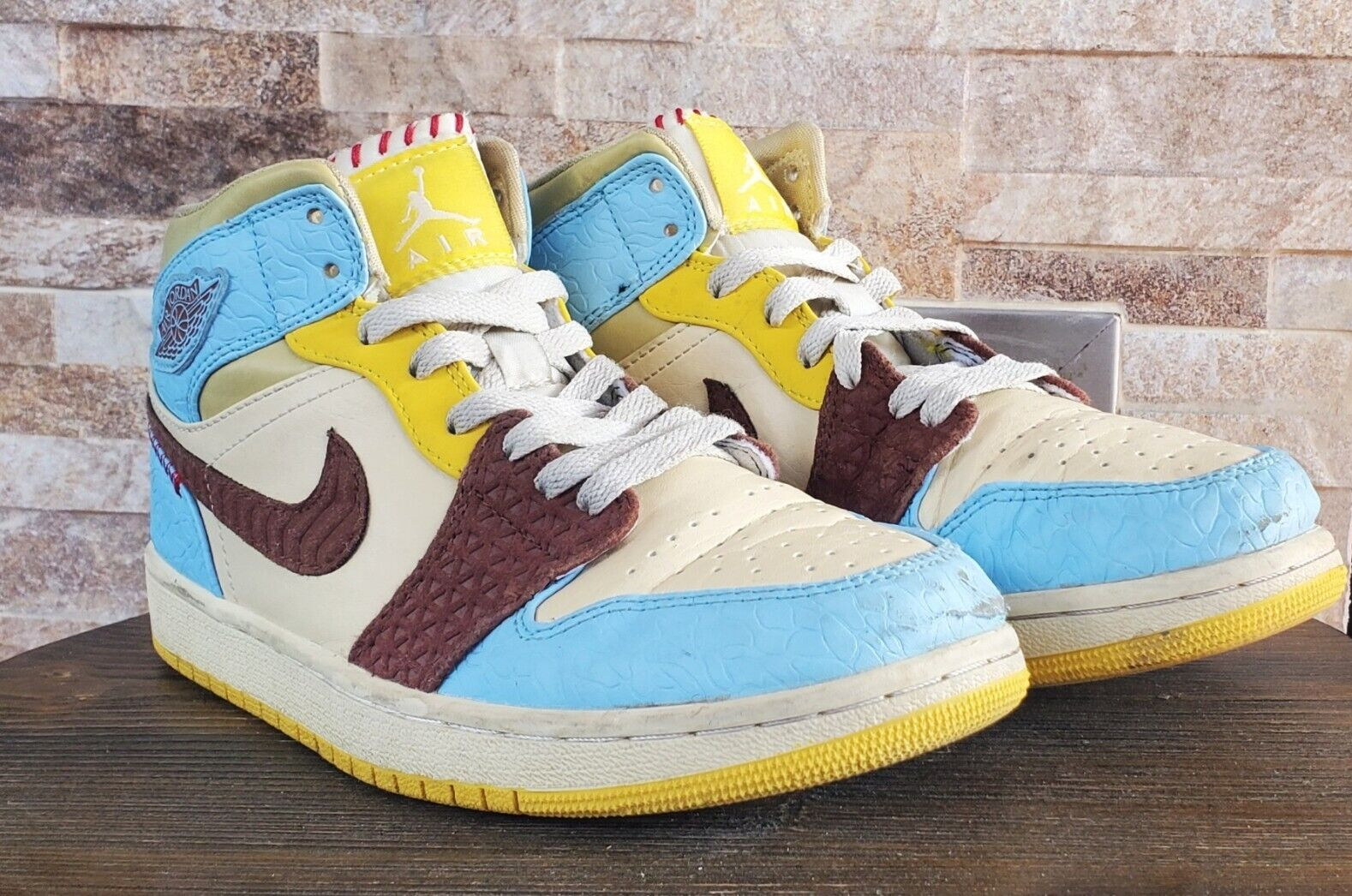 Rare🔥 Jordan 1 Mid SE x Maison Chateau Rouge Fearless 2019 Rare🔥 Jordan 1 Mid SE x Maison Chateau Rouge Fearless 2019