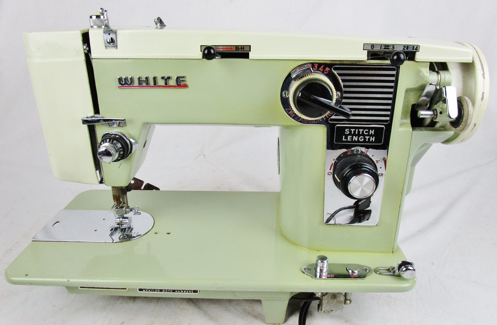 White Model 530 Vintage JAPAN Sewing Machine with Boco Foot Speed Controller