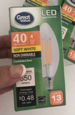 New GREAT VALUE 4 W 40  LED CANDELABRA BASE Soft White BULB 13 YR Life Boxed