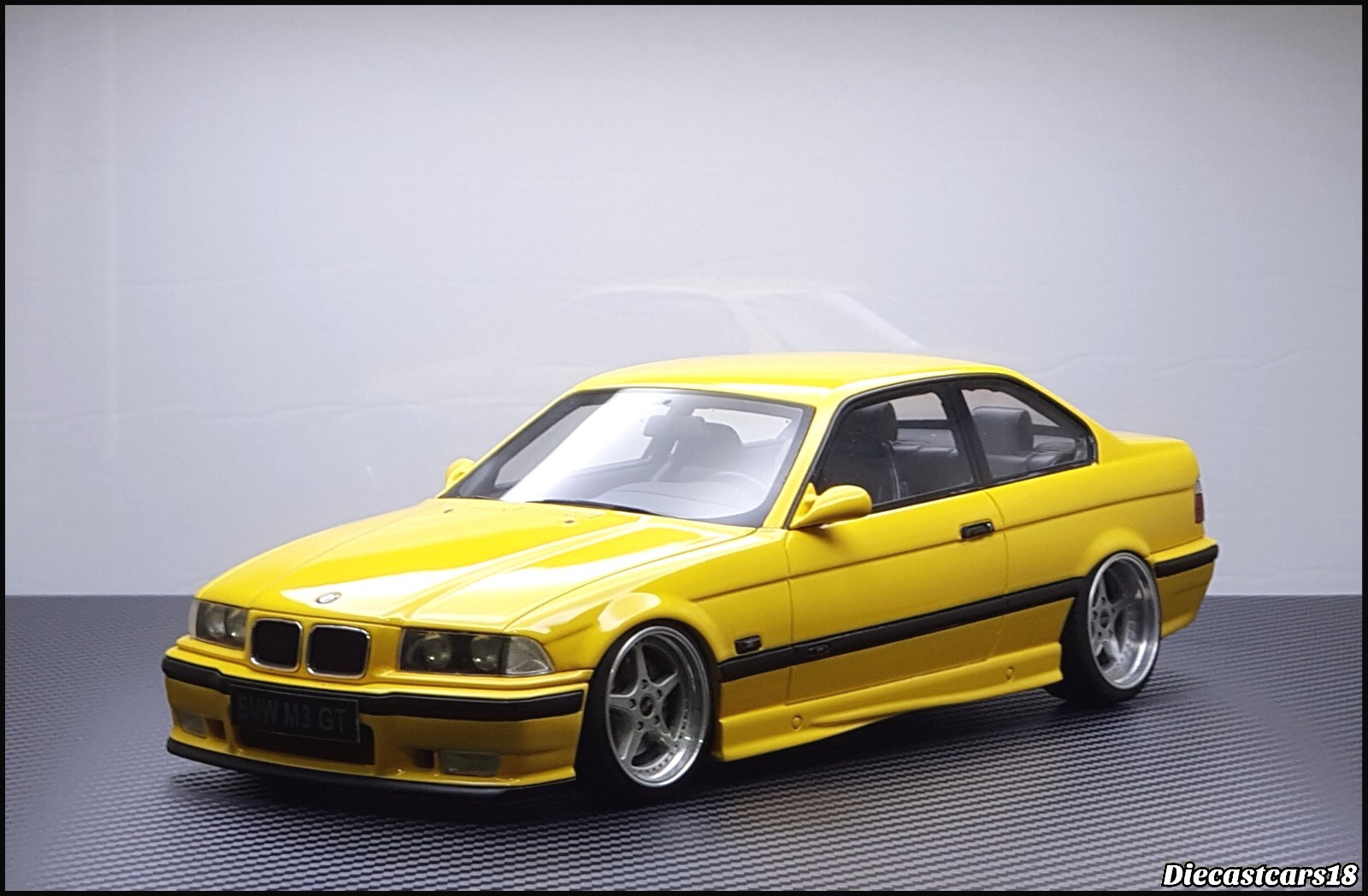 SOLiDO 1/18 BMW E36 COUPE M3 カスタム BMW E36 M3 Coupé - Technoviolet - 1990 - Solido
