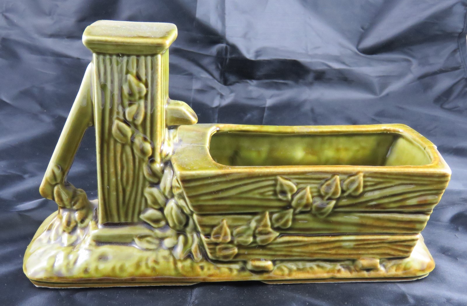 Shawnee Pottery USA Water Pump with Trough Planter #716 Green Ivy