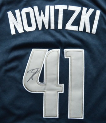 Dirk Nowitzki Autographed Signed Jersey COA Dallas Mavericks Germany