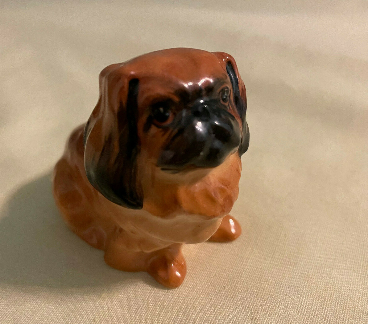 Vtg. Royal Doulton Pekingese Dog Figurine Sitting Like "Wasabi" Dog