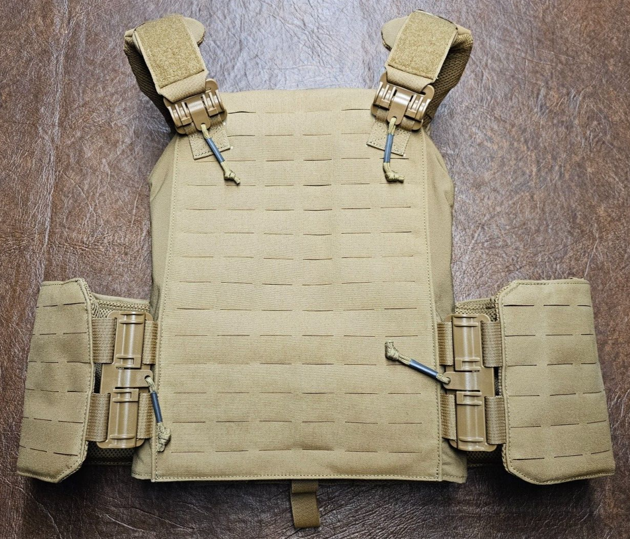 実物未使用 First Spear Strandhögg v1 COYOTE S FirstSpear Strandhogg V1 plate carrier 6/12 Cummerbund Tube