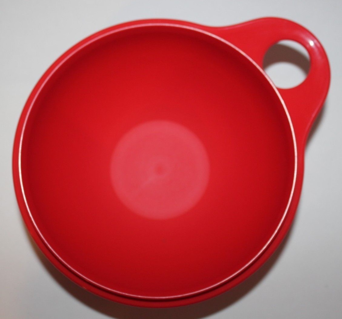 Tupperware Thatsa Bowl Red & White 6 Cup / 1.4 Liter Mixing and Serving Dish