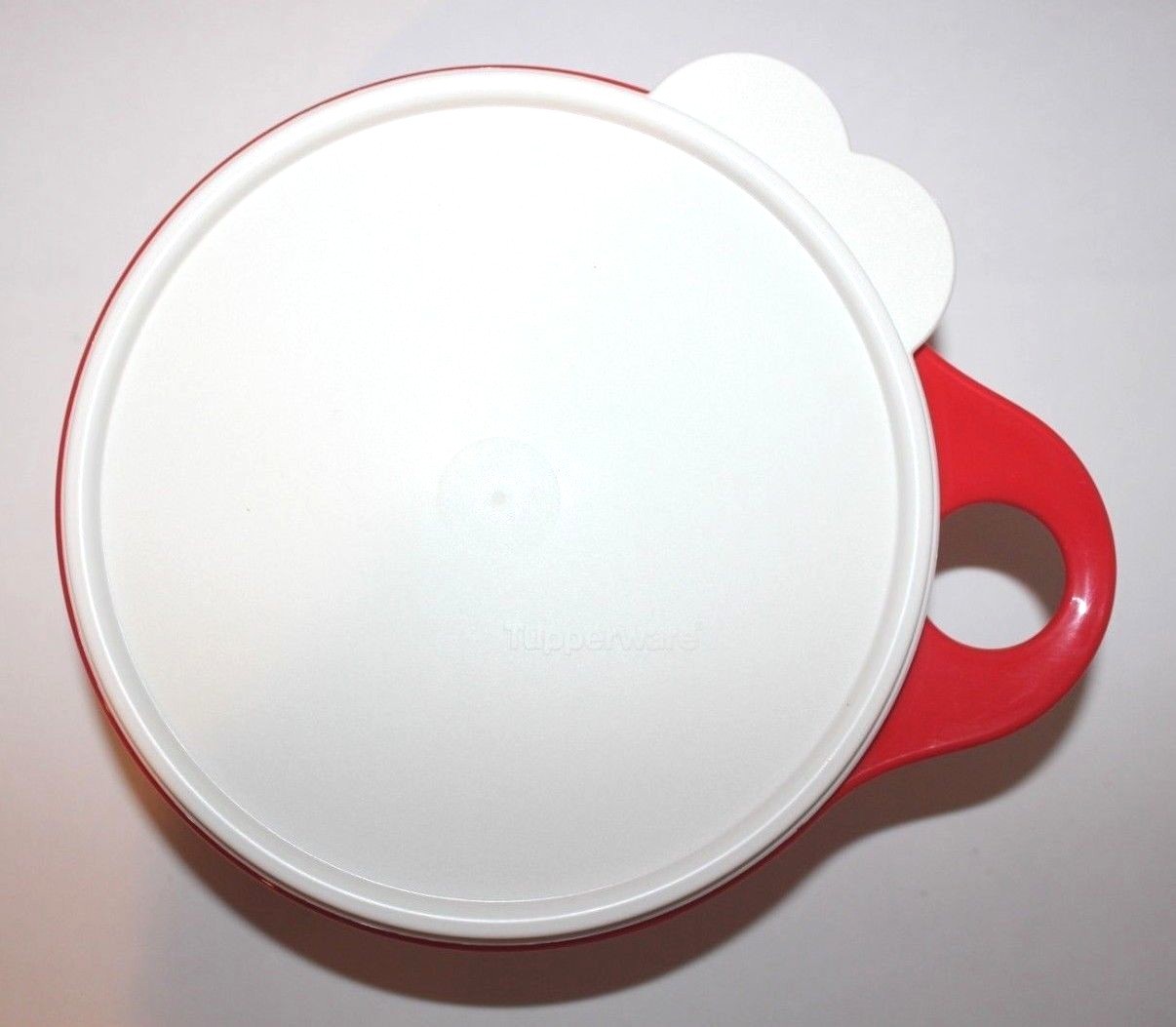 Tupperware Thatsa Bowl Red & White 6 Cup / 1.4 Liter Mixing and Serving Dish
