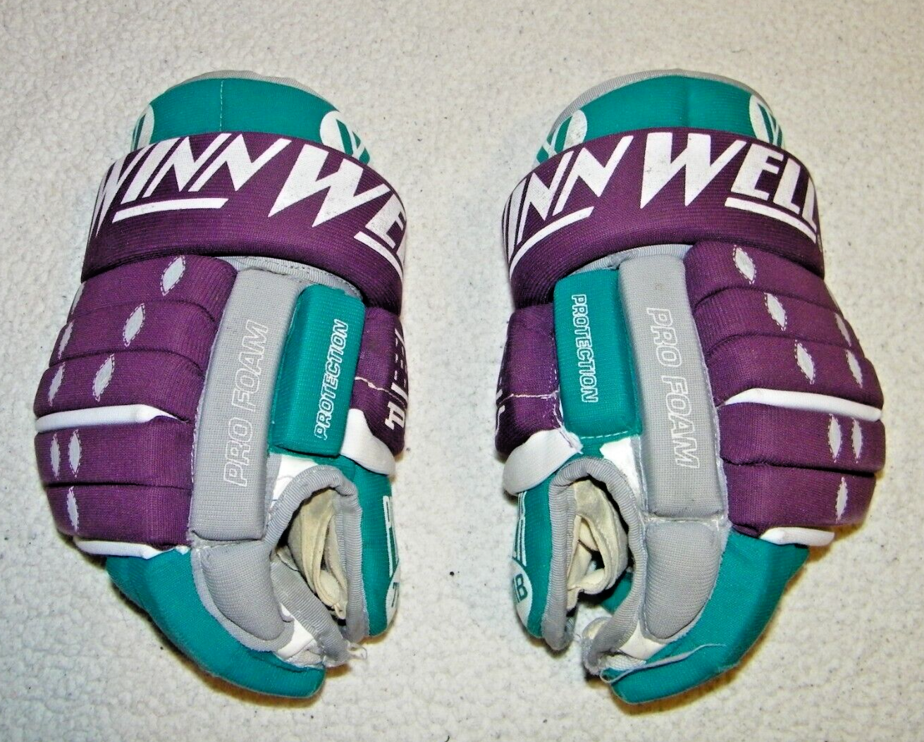 VINTAGE WINNWELL PRO 9 ADULT SHORT CUFF HOCKEY GLOVES