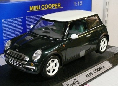 MINI COOPER 1/12ème METAL BRG parties ouvrantes REVELL référence 08452