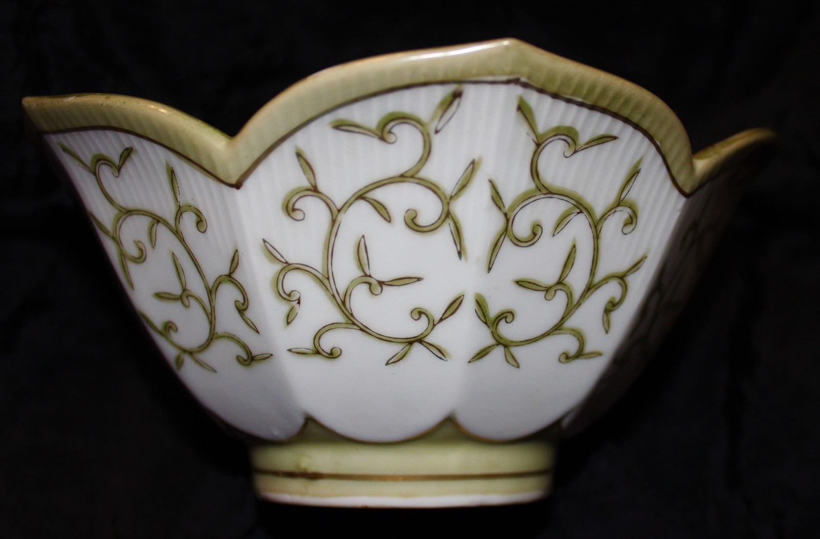 Vintage Andrea by Sadek Japan 8158 Hand Painted Scalloped Edge Lotus Bowl