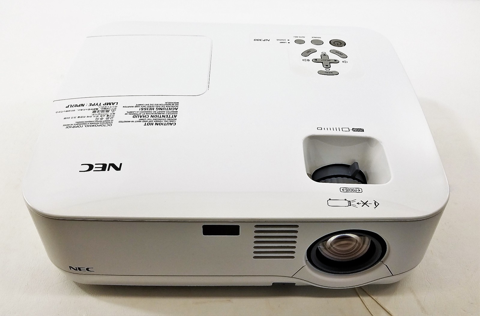 NEC NP300 LCD Projector Home Theater Multimedia 2200 ANSI Lumens 1618 LAMP HOURS