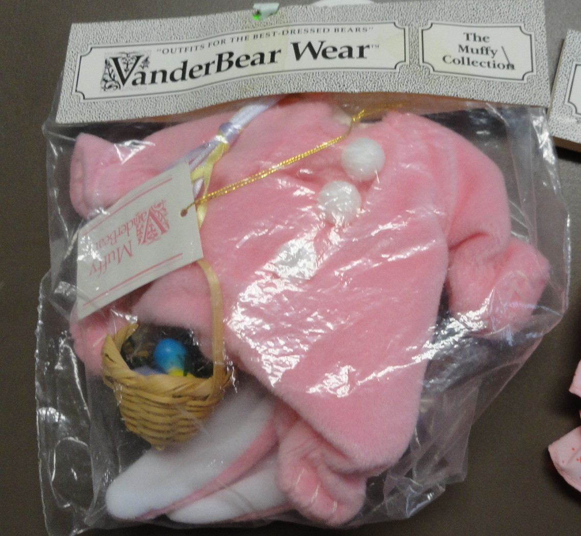 Vintage VanderBear Wear 3 NEW Muffy Outfits Bunny & Pink & Red Valentine Hearts