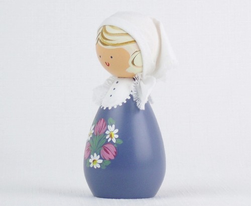 Hand Painted Wood SWEDISH GIRL Figurine SKANDINAVISK Hemslojd FOLK ART Sweden