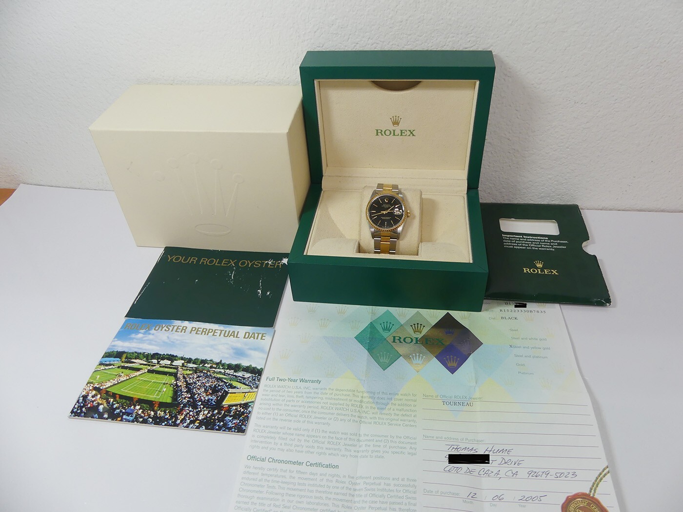 Rolex SS/18K Date Unisex 34mm black dial, Oyster band 15223 