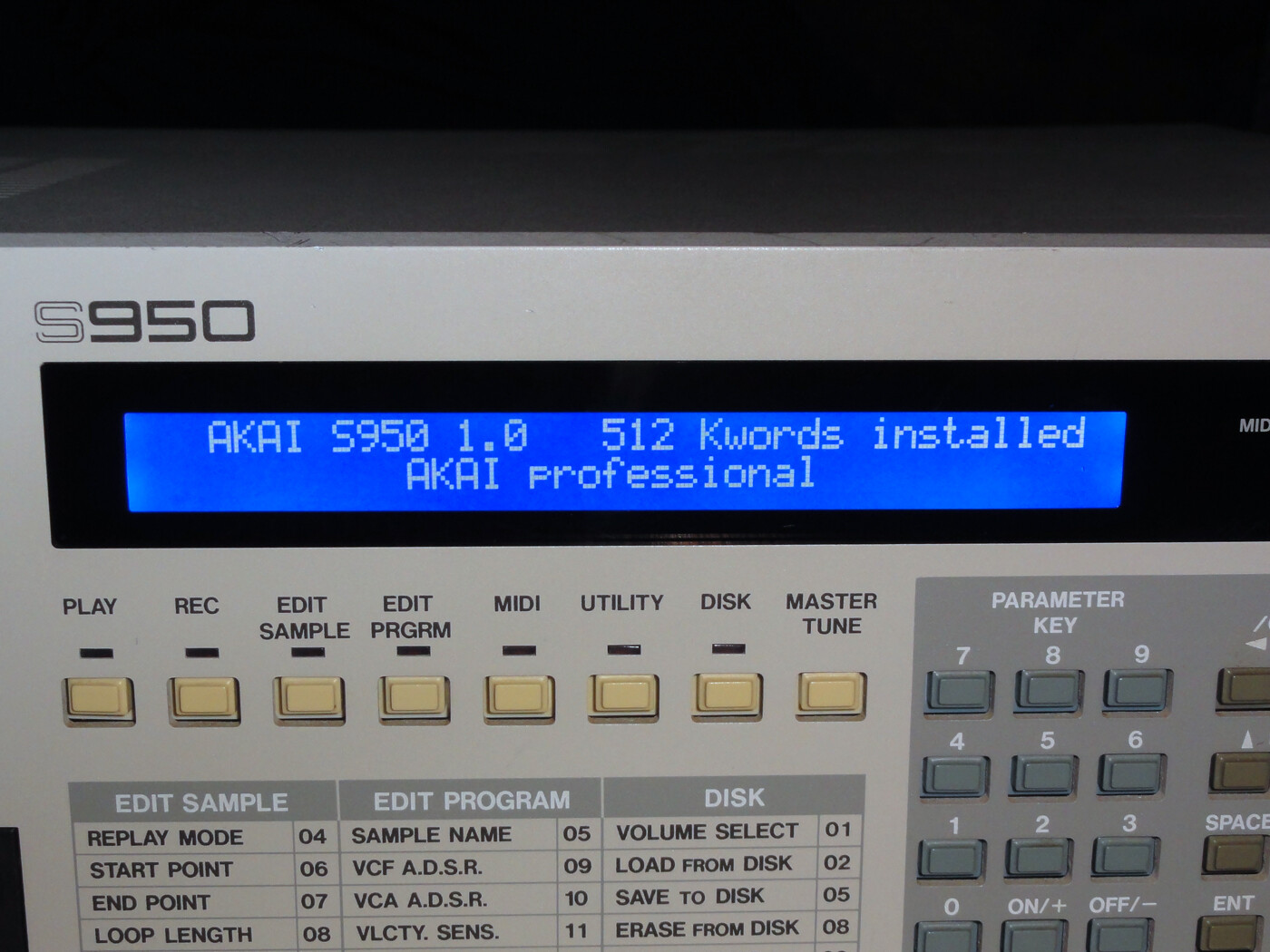 Akai s950 MIDIデジタルサンプラー Akai S950 Digital Sampler (MT Jan 89)