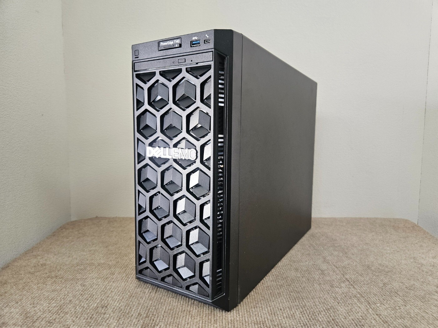 サーバー DELL POWER EDGE T140 16GB Memory 2TB HDD Amazon.com: Dell PowerEdge T140 Mini Tower Server with Intel