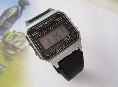 Electronics 5 Signal Melody LCD Digital Vintage Quartz Soviet Era Men's Watch