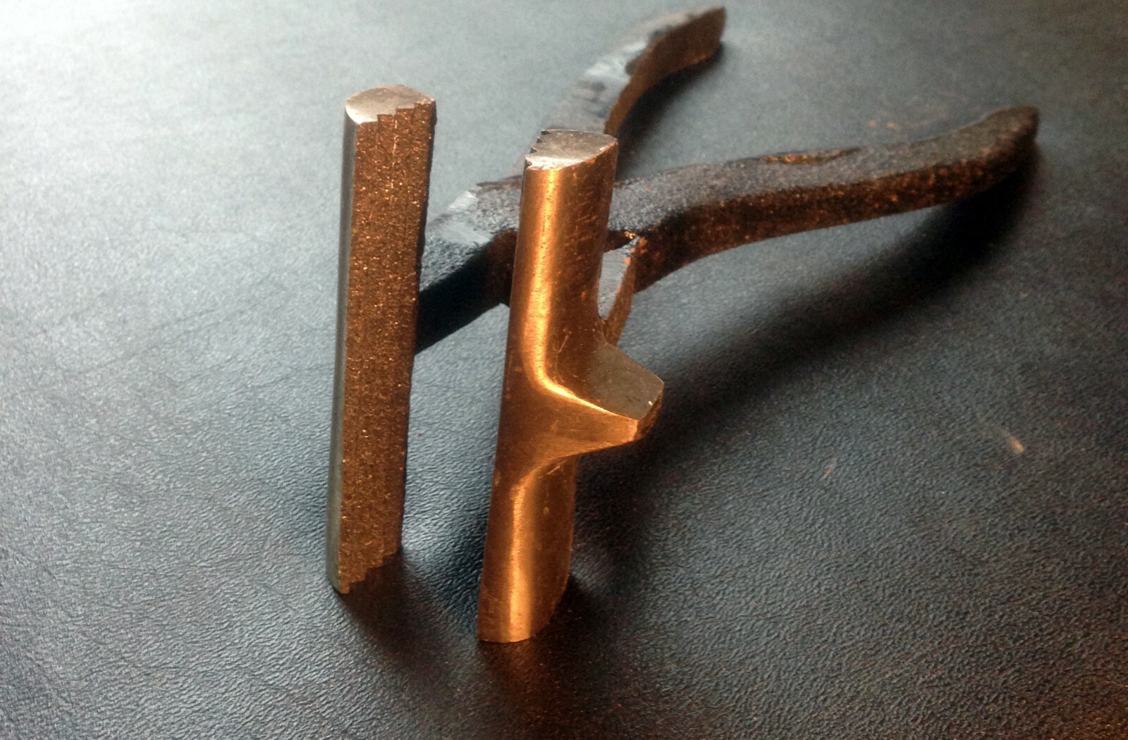 Cast Iron Pro-Grade Canvas Pliers for Stretching Professional Design