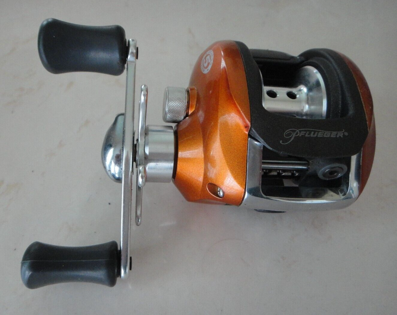 PFLUEGER Criterion PFLCRITOLP Low Profile 5.1:1 RH Baitcasting Reel (Orange)