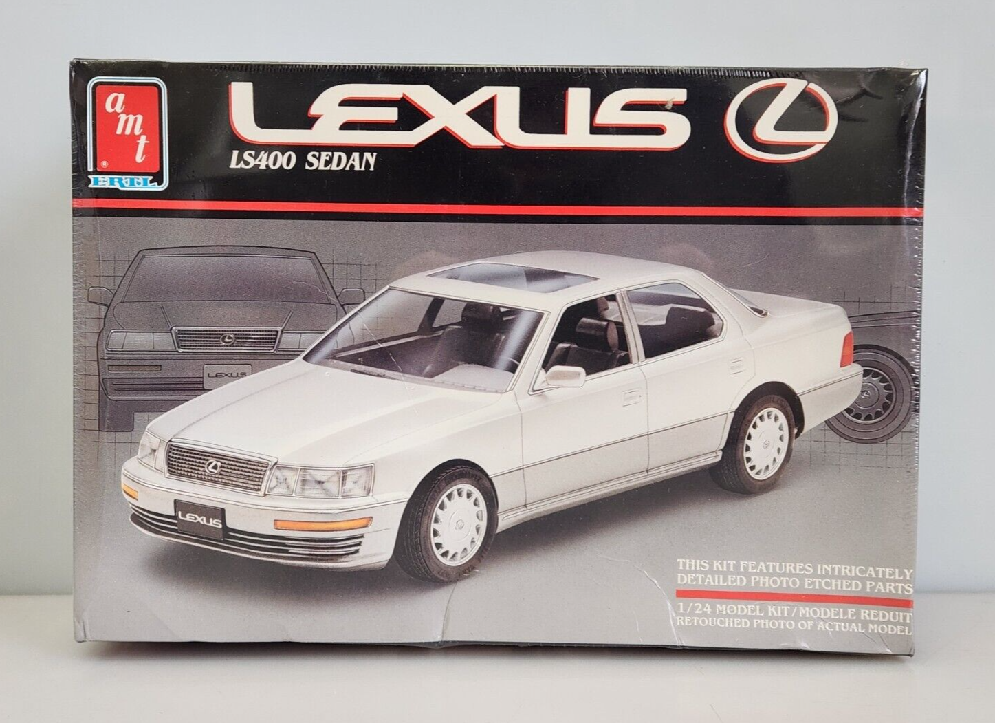 AMT ERTL Lexus LS400 Sedan 1/24 Scale Car Plastic Model Kit AMT ERTL Lexus LS400 Sedan 1/24 Scale Car Plastic Model Kit