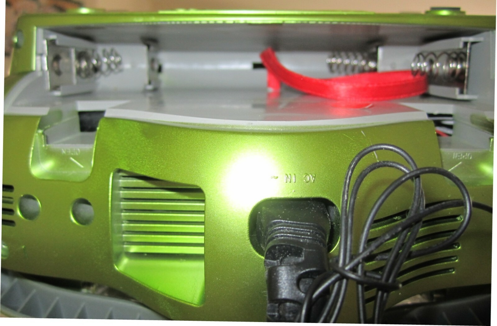 Living Solutions AM/FM Portable Boombox iPod dock Stereo Lime Green Mint AC DC