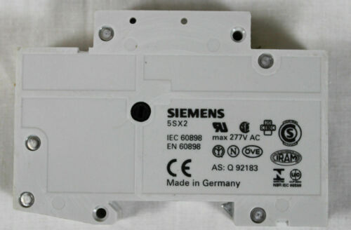 1323.0101 SPEEDOMETER Siemens VDO Automotive AG 1323.0101 - SPEEDOMETER Siemens VDO Automotive AG (NEW) |