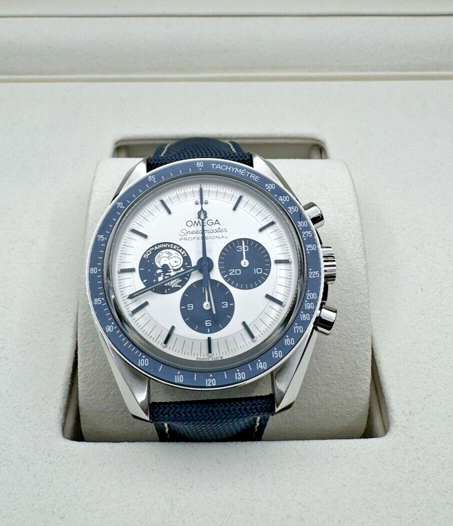 Pre-owned Omega 2024  Speedmaster Silver Snoopy Award Blue 310.32.42.50.02.001 Watch