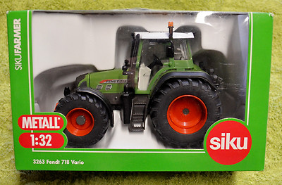 SIKU: Farmer Fendt 718 Vario Tractor. 3263 1:32 Scale. BRAND