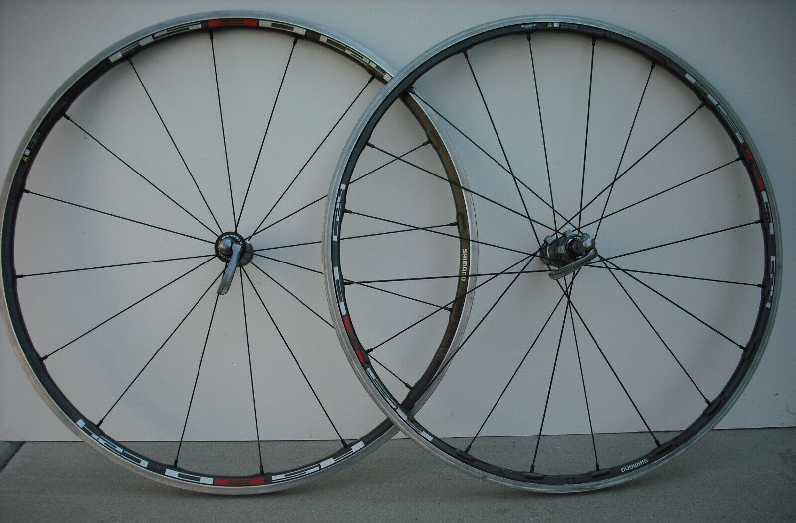Shimano WH-RS80 C24 Carbon Alloy Rim Brake Road Bike Shimano WH-RS80 C24 Carbon Alloy Rim Brake Road Bike