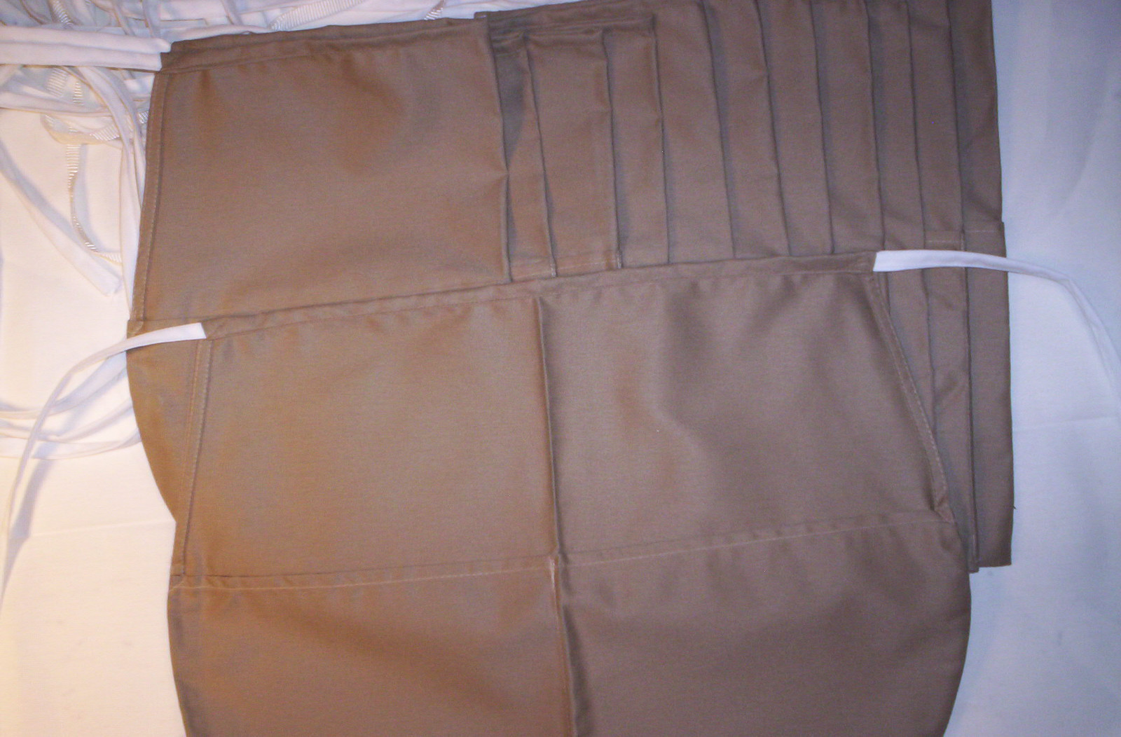 14 NEW Khaki 2 Pocket Waist Apron VENDOR ,WAITER / WAITRESS   FACTORY CLOSEOUTS