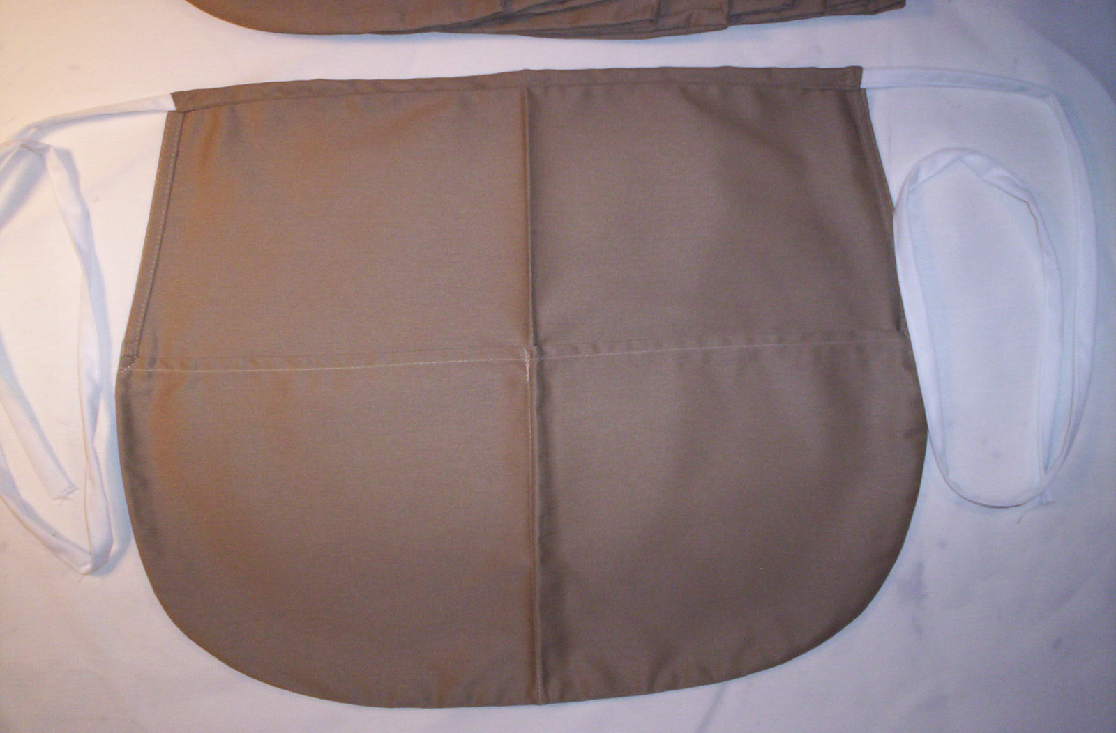 14 NEW Khaki 2 Pocket Waist Apron VENDOR ,WAITER / WAITRESS   FACTORY CLOSEOUTS