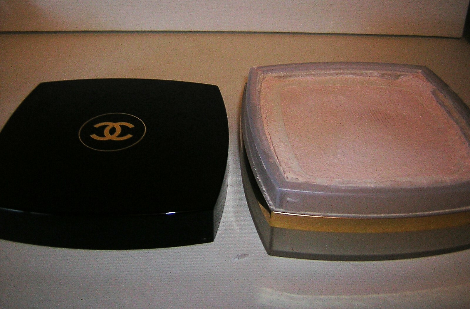 CHANEL NO. 5 AFTER BATH and BODY POWDER 142 gram, 5 ounces