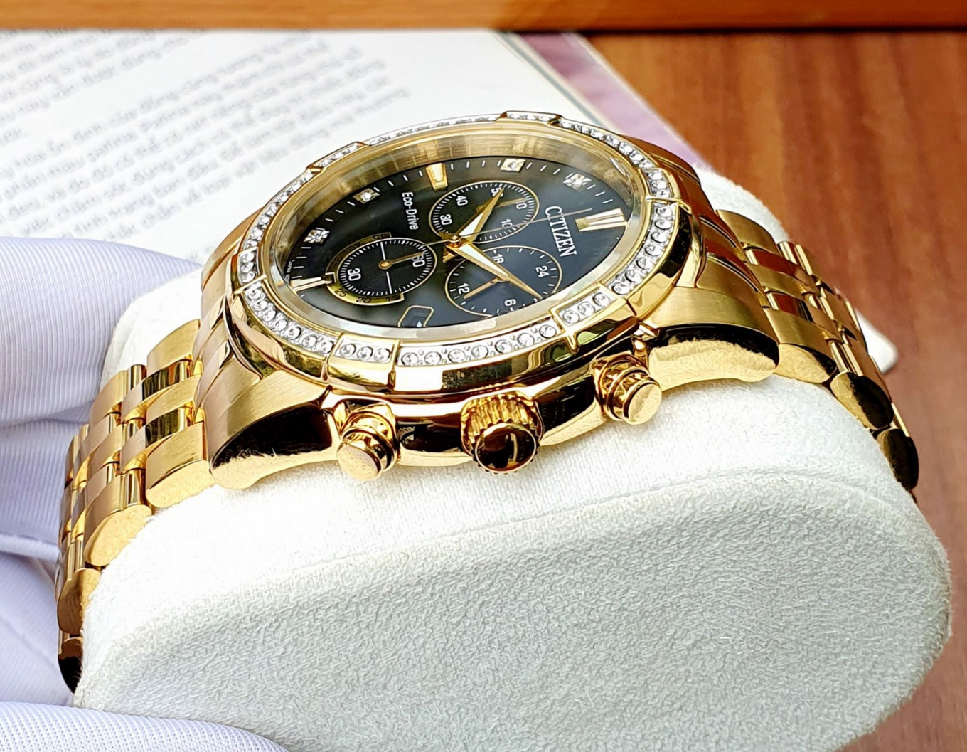 Pre-owned Citizen At2452-52e Crystal Gold Tone Black Dial Men's Watch