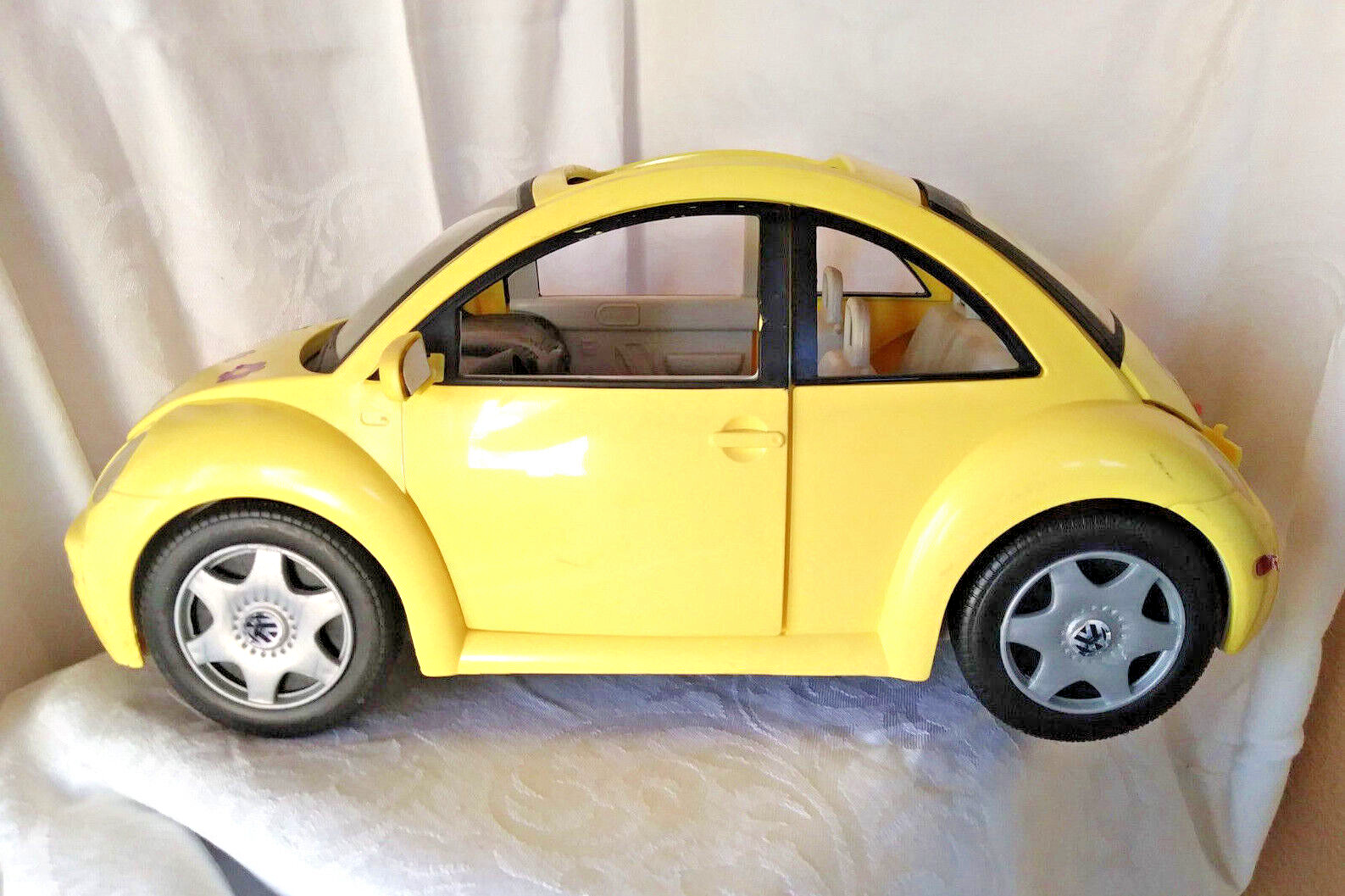 Barbie【バービー】VOLKSWAGEN NEW BEETLE Barbie Volkswagen New Beatle Pink Mini Car Figure Toy w/Box