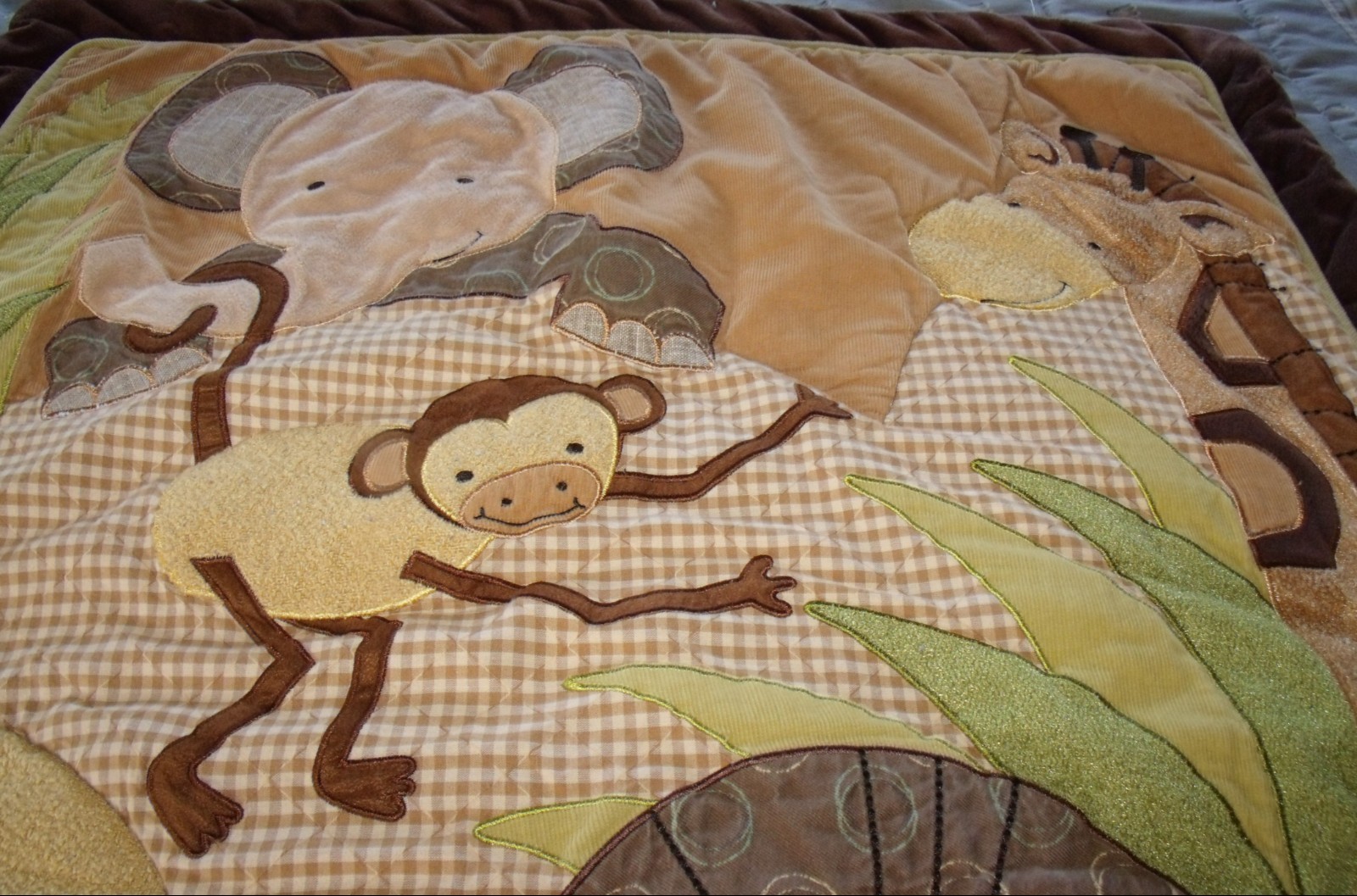 lambs & ivy jungle animals crib comforter