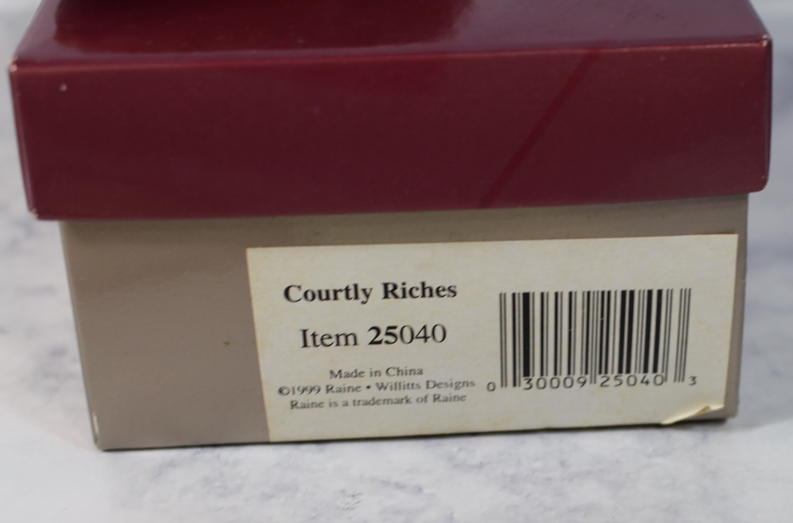 COURTLY RICHES JUST THE RIGHT SHOE 25040 by RAINE 1999 Willitts Designs Figurine