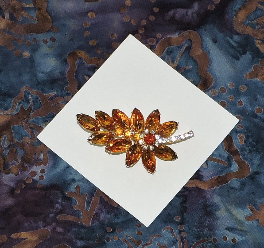 BEAUTIFUL VINTAGE Authentic D&E JULIANA Amber Rhinestone Brooch
