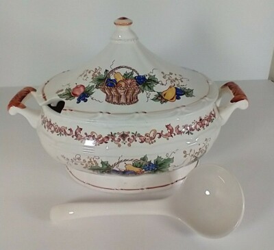 Do you know the maker or pattern name? Made in Japan... Vintage Round Vegetable Bowl with Lid