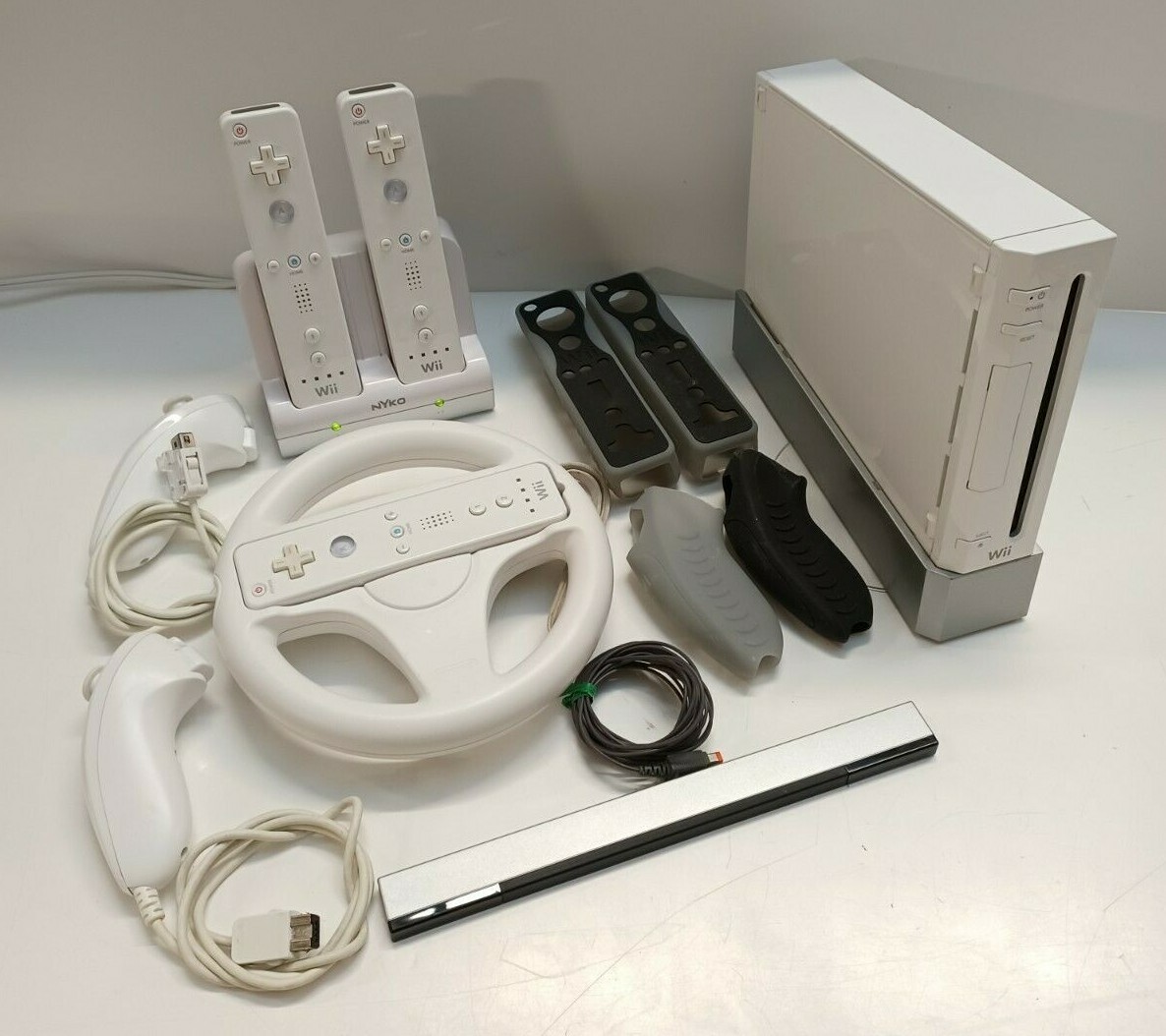 Nintendo Switch Nintendo Wii RVL-S-KAAH 81m9koZqBNL._UF350,350_QL80_.jpg