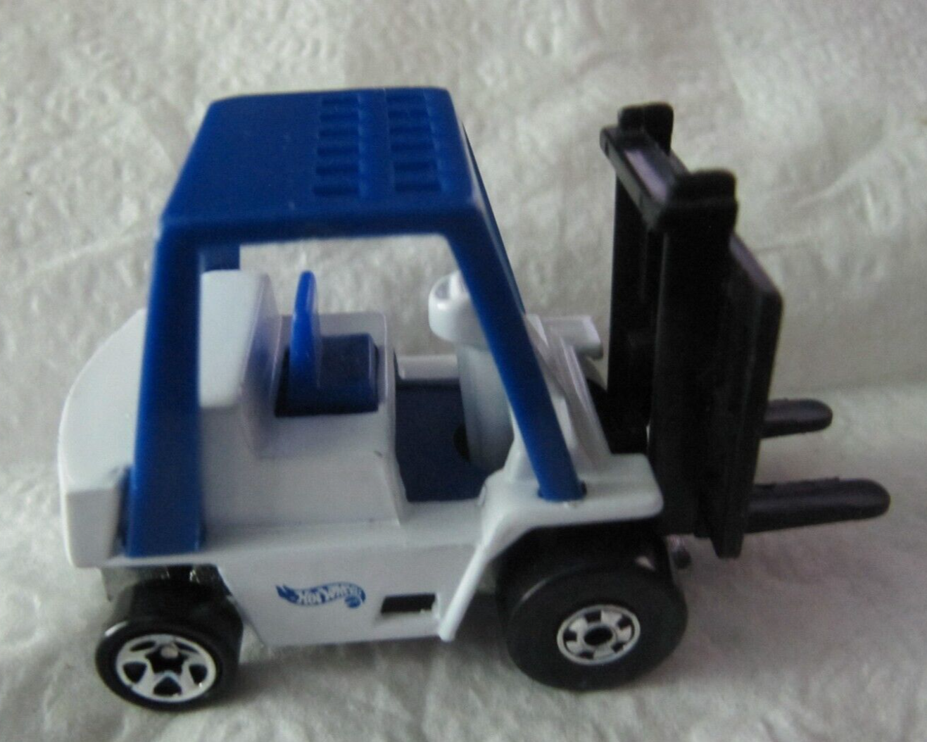 Forklift #642 White Blue Black 1:64 Excellent Condition
