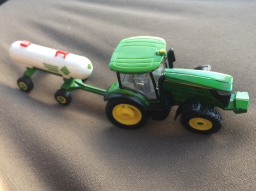 Ertl diecast John Deere 7830 Green tractor Anhydrous ammonia fertilizer trailer