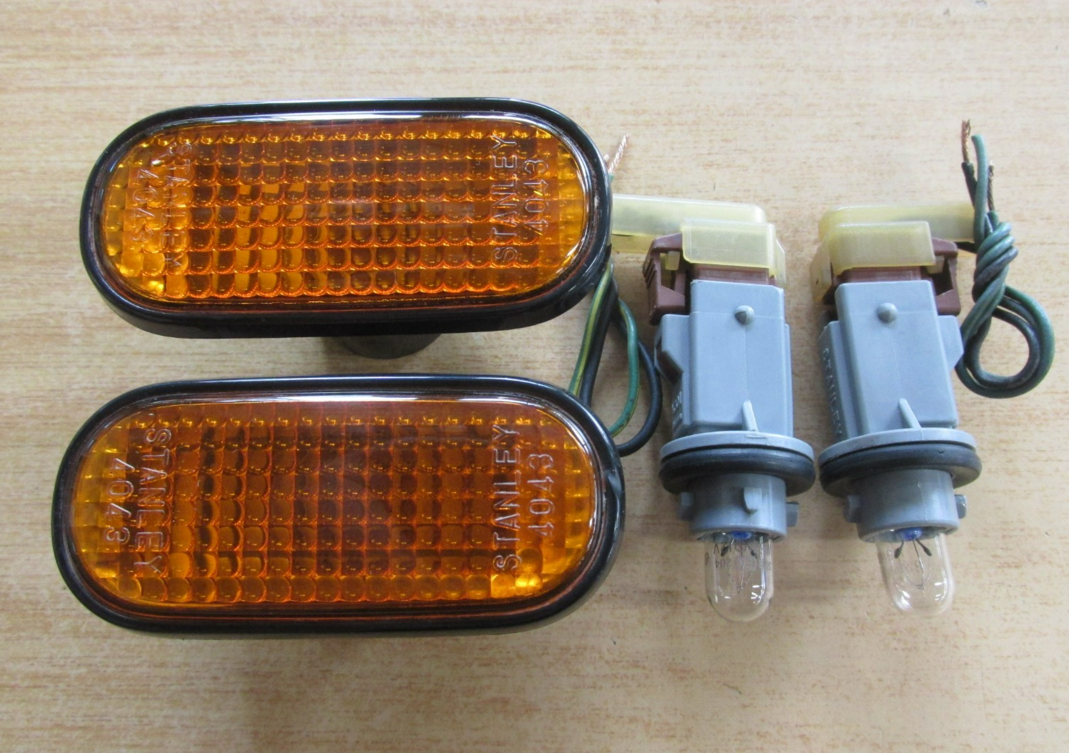 バルカー ライトスタンド Side Marker Lights Red Pair 240Z 260Z 280Z | Z Car Depot Inc