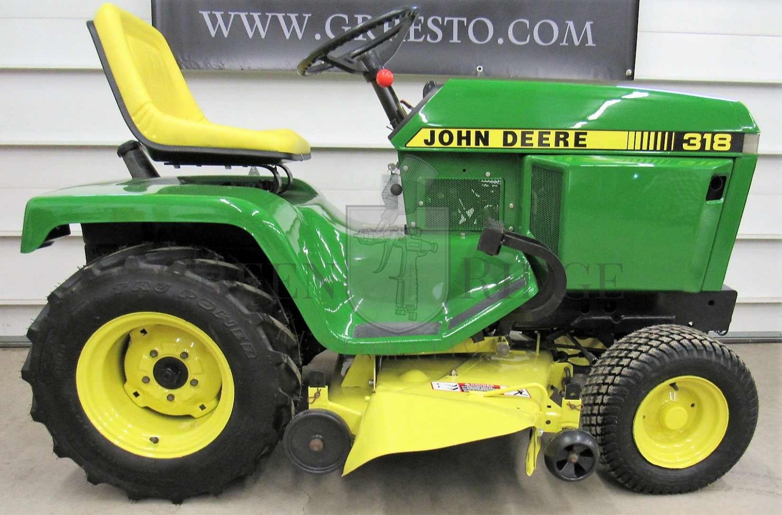 John Deere 318 Riding Lawn & Garden Tractor / Mower 18HP Onan 46