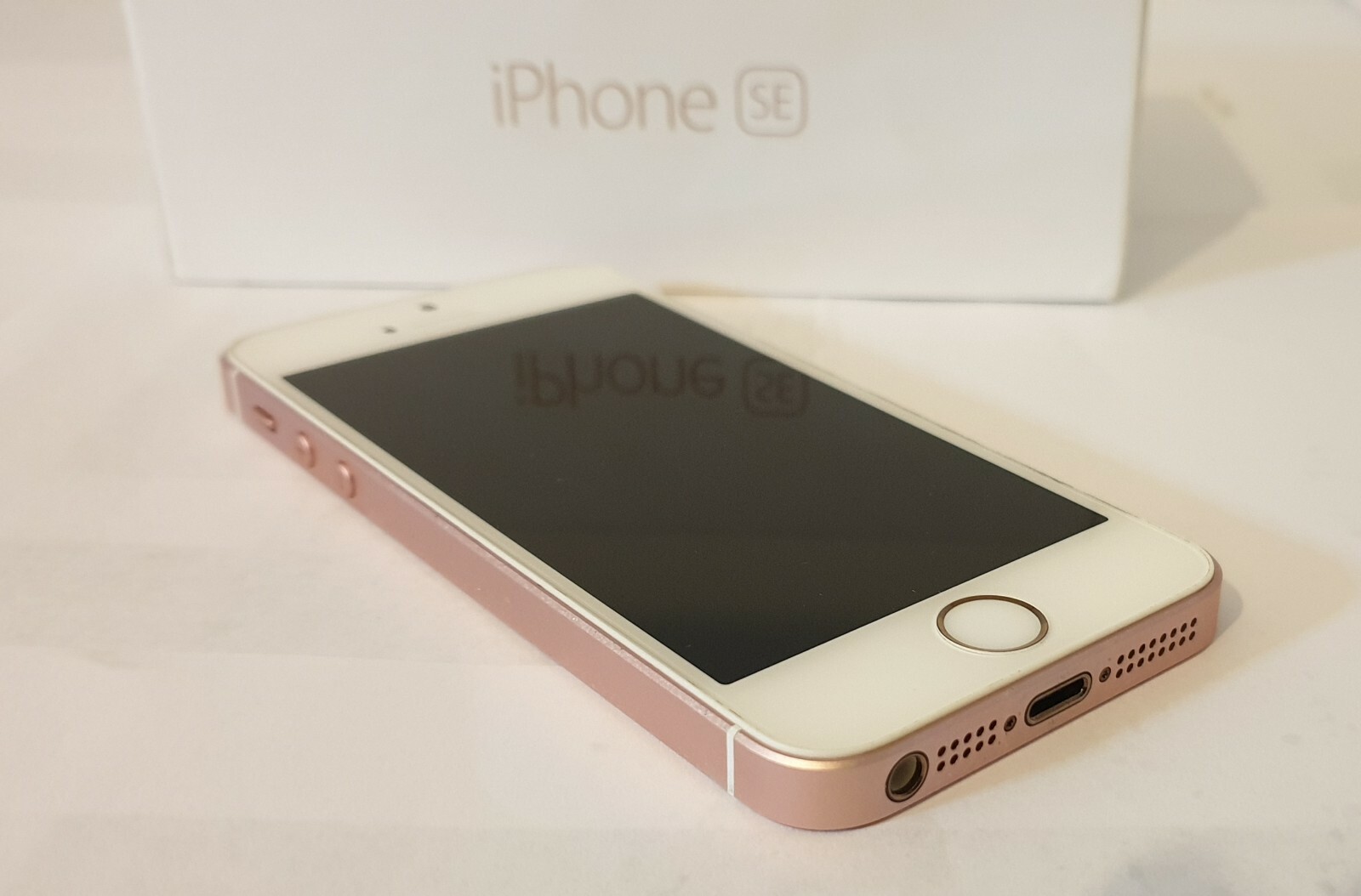 iPhone SE , UNLOCKED Boxed Full Contents 64GB Rose Gold iOS