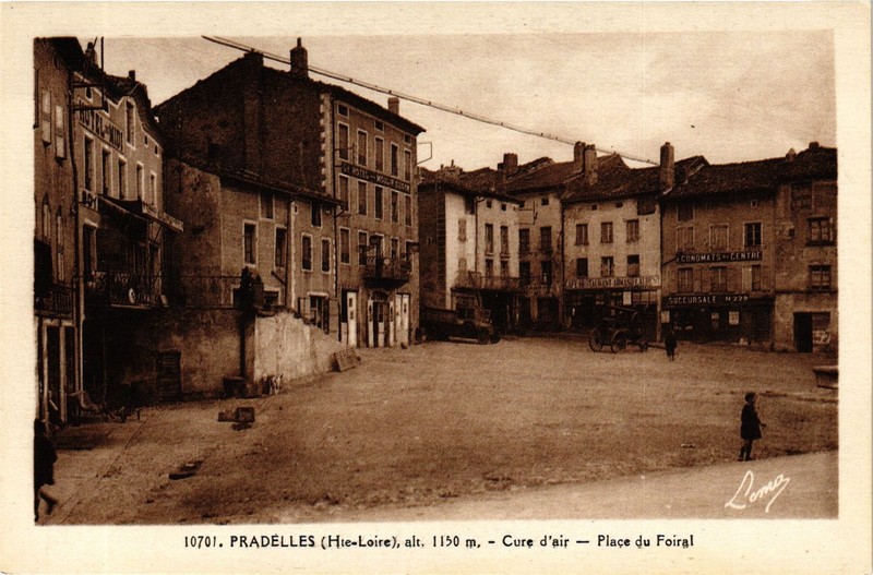 Cpa Pradelles (Hte-Loire) Alt.1150m-Cure D'Air-Place Du Florial (202819)