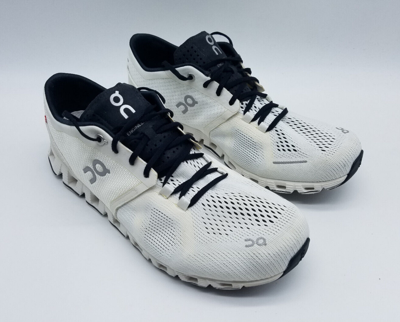 On Cloud Swiss Engineering Women's Size 10 Running Shoes On Cloud Swiss Engineering Women's Size 10 Running Shoes