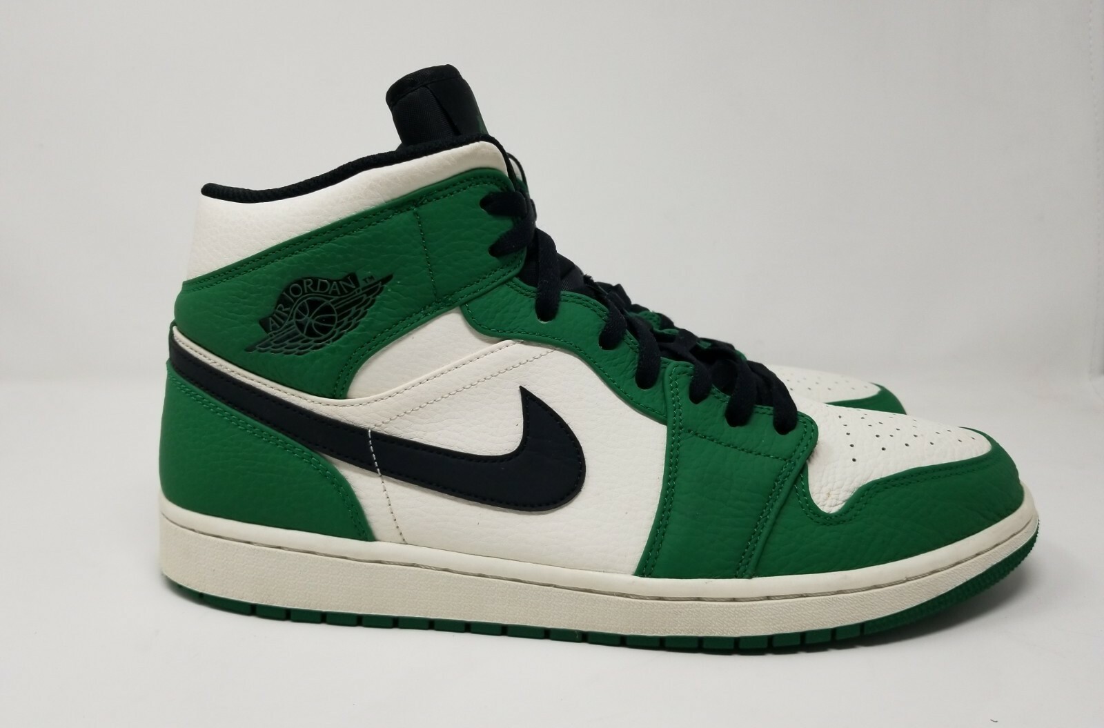 Air Jordan Retro 1 Mid SE Pine Green 