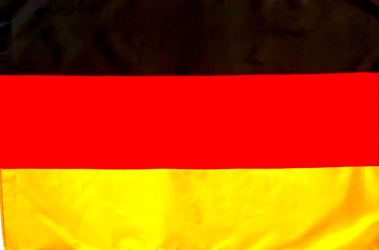 Flaggenkette Deutschland Sachsen – 5,9 M Lang, 15 Fahnen, Wetterfest