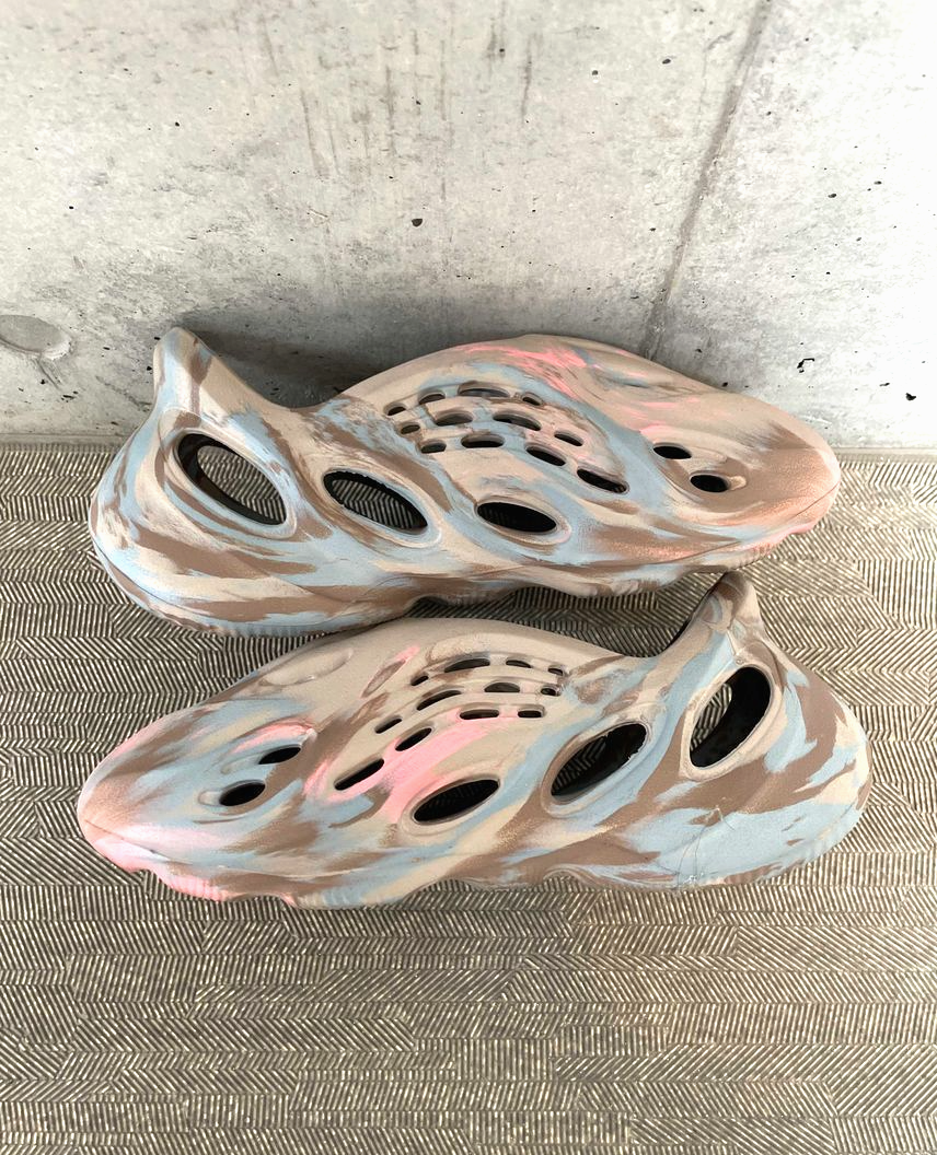 靴 adidas YEEZY Foam Runner \"Mx Sand Grey\" Amazon.com | Adidas Yeezy Foam Runner 'MX Sand Grey' US 8