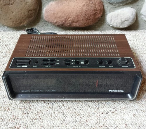 Vintage Panasonic RC-95 Dual Alarm AM/FM Clock Radio Vintage Panasonic RC-95 Dual Alarm AM/FM Clock Radio