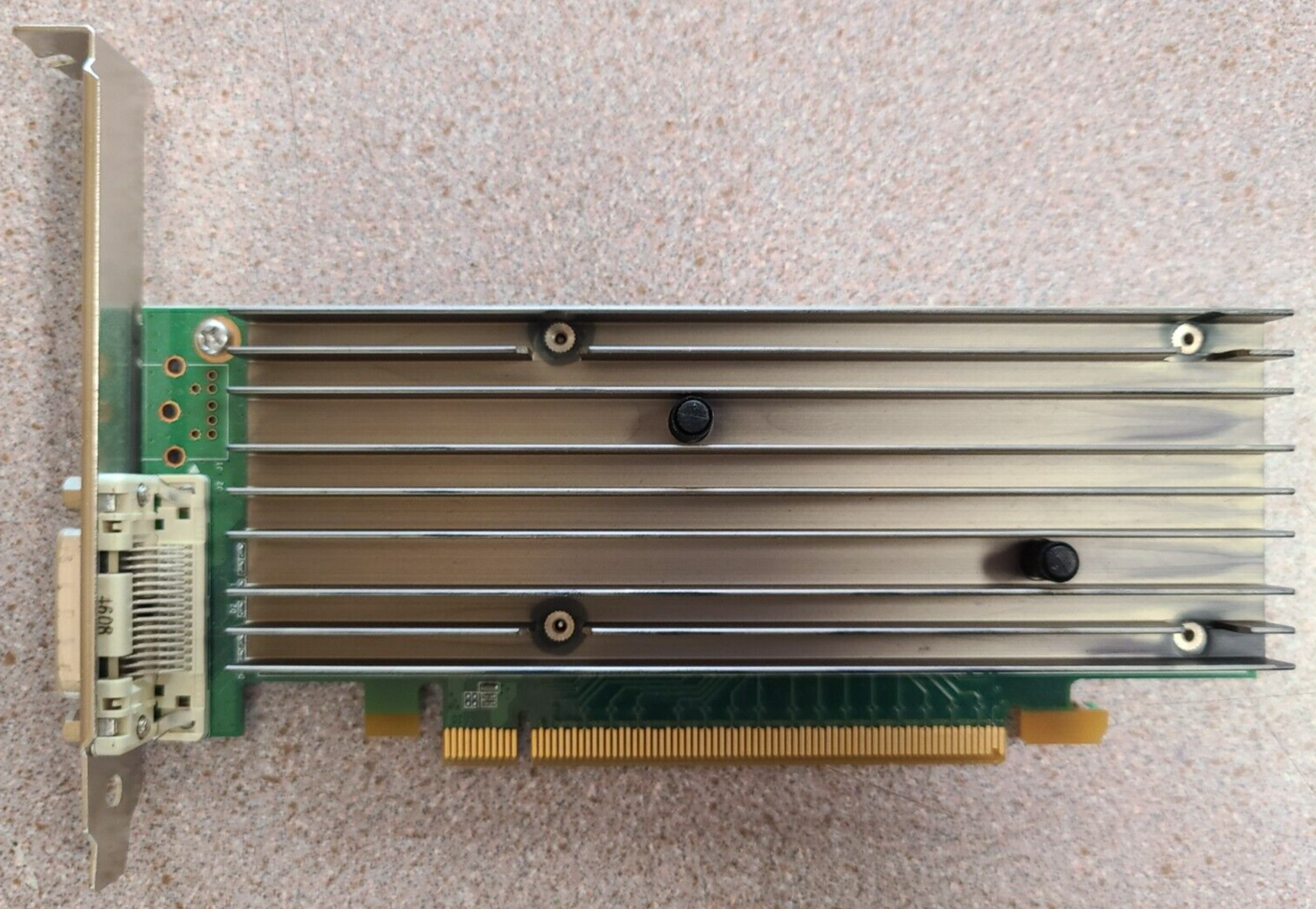 HP Nvidia Quadro Quad NVS290 256MB 400MHZ カード - 454319-001 HP Nvidia Quadro Quad NVS290 256MB 400MHZ Card - 454319-001